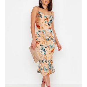 NWT Boohoo Floral midi dress